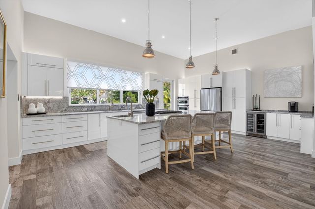 4869 Pineview Circle, Delray Beach, FL 33445