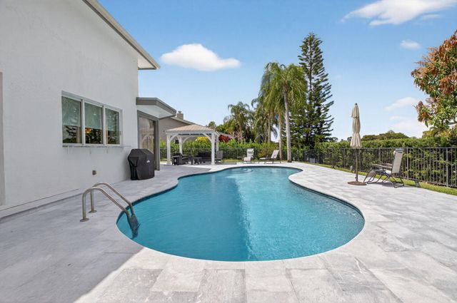 4869 Pineview Circle, Delray Beach, FL 33445