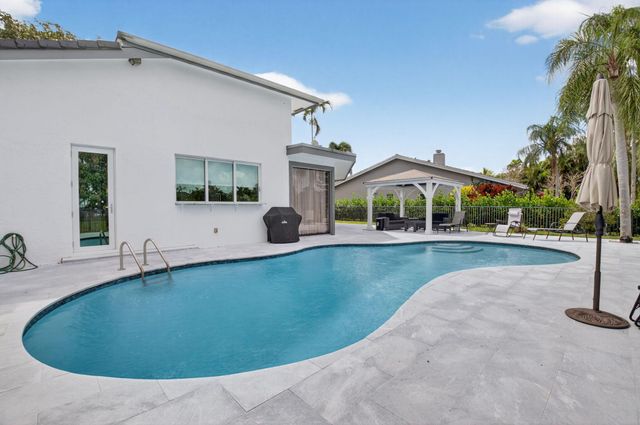 4869 Pineview Circle, Delray Beach, FL 33445