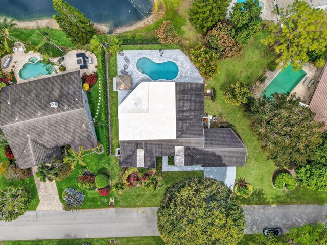 4869 Pineview Circle, Delray Beach, FL 33445