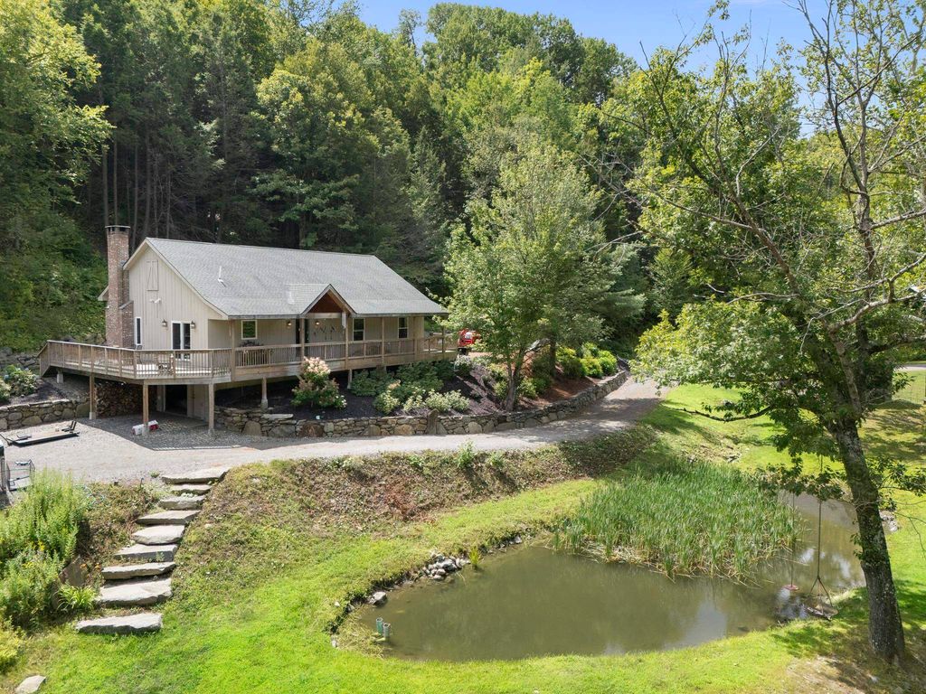 86 Stark Road, Brattleboro, VT 05301