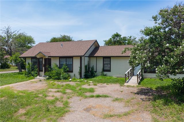 801 E 1st St, Alice, TX 78332