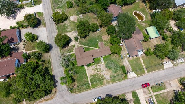 801 E 1st St, Alice, TX 78332