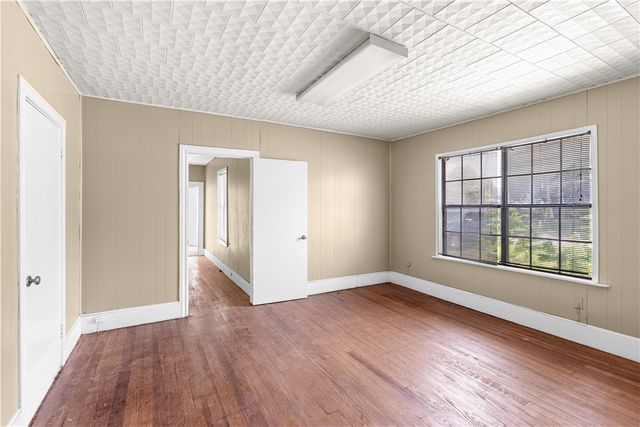 801 E 1st St, Alice, TX 78332