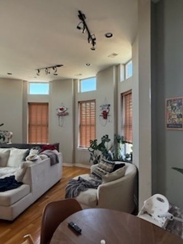 1910 S state Street 409, Chicago, IL 60616