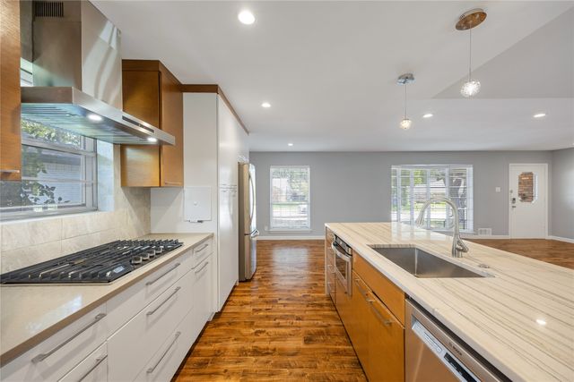 9322 Hunters Creek Drive, Dallas, TX 75243