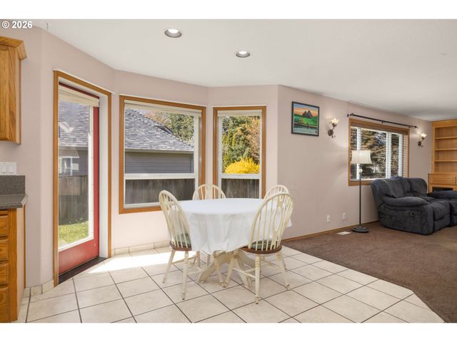 2795 Ne LORIE Dr, Hillsboro, OR 97124