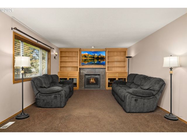 2795 Ne LORIE Dr, Hillsboro, OR 97124