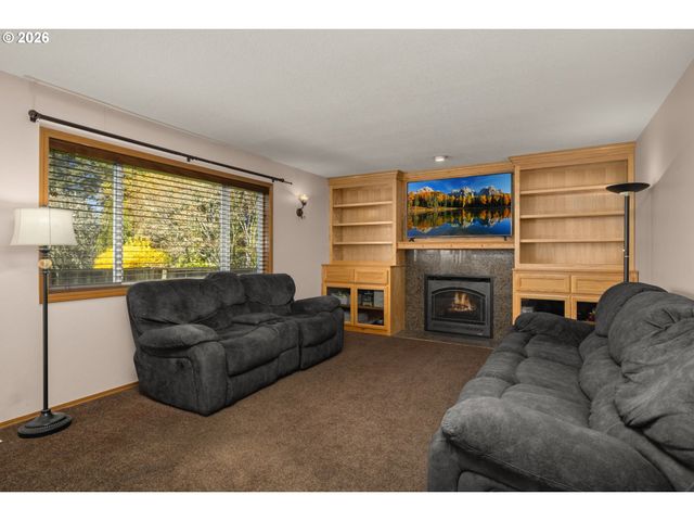 2795 Ne LORIE Dr, Hillsboro, OR 97124