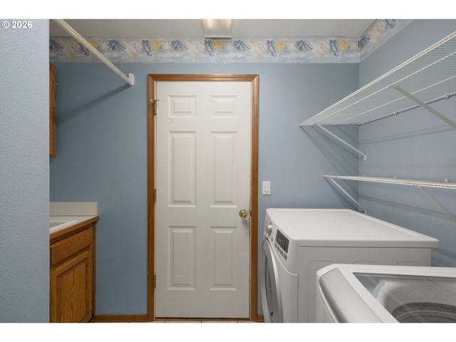 2795 Ne LORIE Dr, Hillsboro, OR 97124