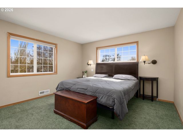 2795 Ne LORIE Dr, Hillsboro, OR 97124