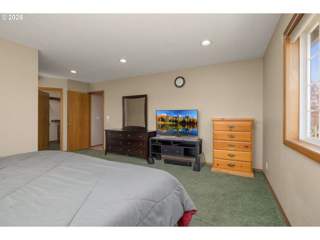 2795 Ne LORIE Dr, Hillsboro, OR 97124