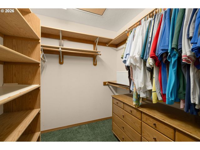 2795 Ne LORIE Dr, Hillsboro, OR 97124