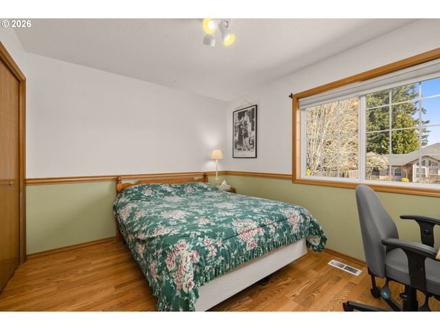 2795 Ne LORIE Dr, Hillsboro, OR 97124