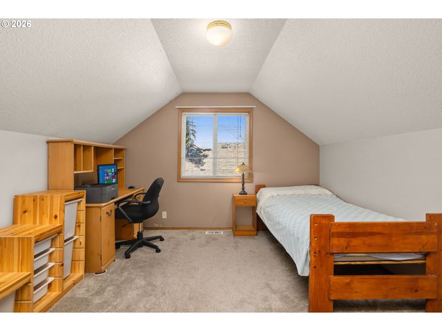 2795 Ne LORIE Dr, Hillsboro, OR 97124