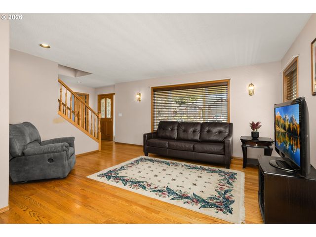 2795 Ne LORIE Dr, Hillsboro, OR 97124