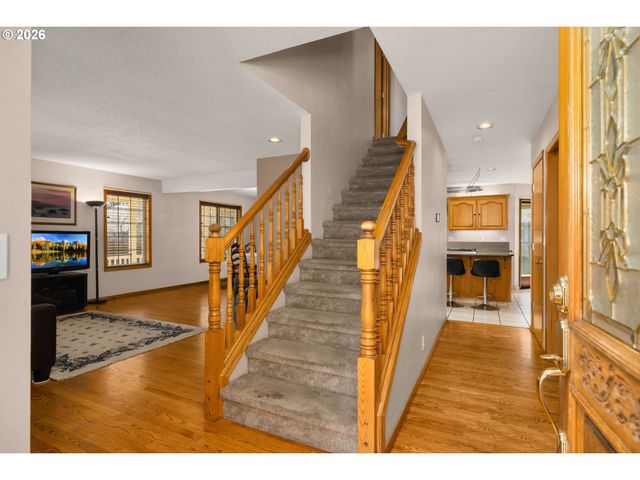 2795 Ne LORIE Dr, Hillsboro, OR 97124