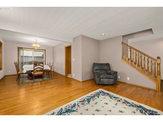 2795 Ne LORIE Dr, Hillsboro, OR 97124