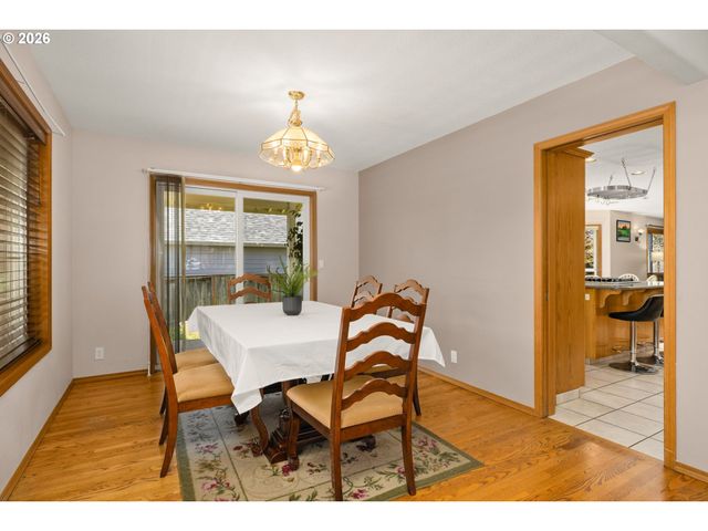 2795 Ne LORIE Dr, Hillsboro, OR 97124