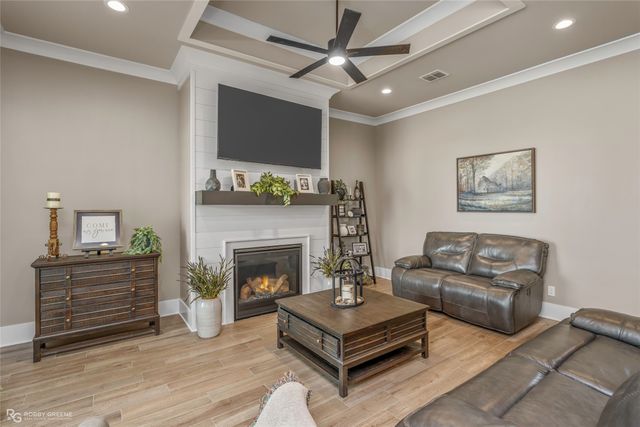 141 Arbor Place, Bossier City, LA 71111