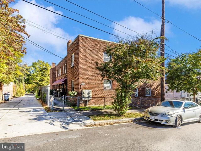 825 48TH PL NE, Washington, DC 20019