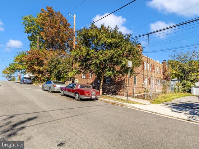 825 48TH PL NE, Washington, DC 20019