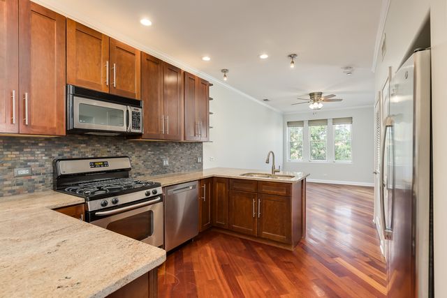 2121 N KEDZIE Avenue 3W, Chicago, IL 60647