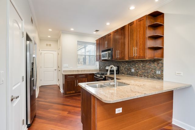 2121 N KEDZIE Avenue 3W, Chicago, IL 60647