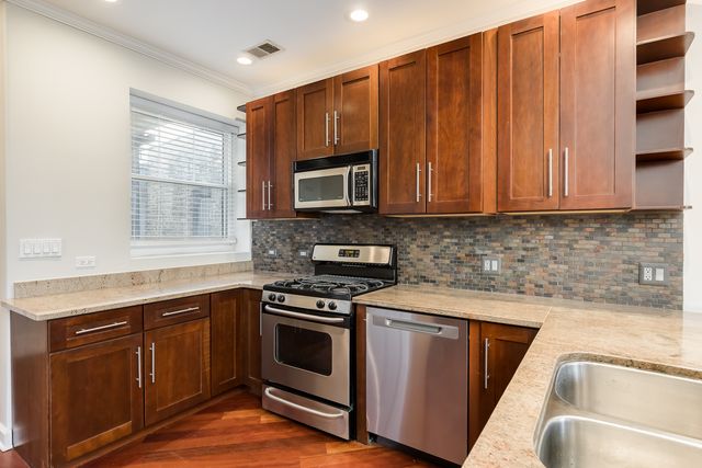 2121 N KEDZIE Avenue 3W, Chicago, IL 60647