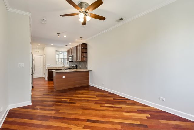 2121 N KEDZIE Avenue 3W, Chicago, IL 60647