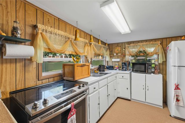 641 S Lamar Street, De Leon, TX 76444