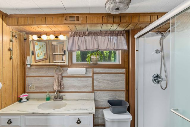 641 S Lamar Street, De Leon, TX 76444