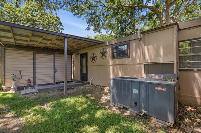 641 S Lamar Street, De Leon, TX 76444