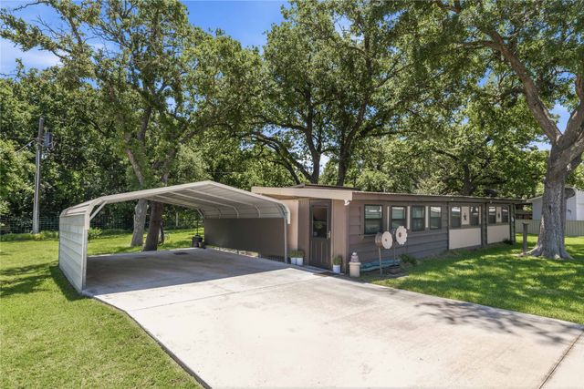 641 S Lamar Street, De Leon, TX 76444