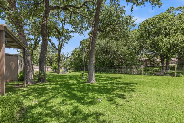 641 S Lamar Street, De Leon, TX 76444