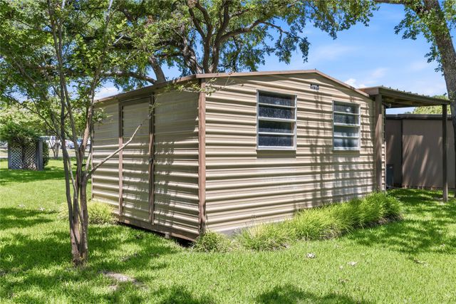 641 S Lamar Street, De Leon, TX 76444