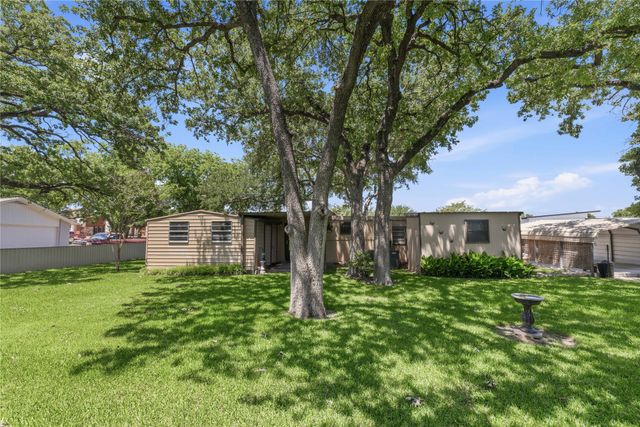641 S Lamar Street, De Leon, TX 76444