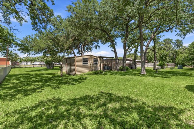 641 S Lamar Street, De Leon, TX 76444