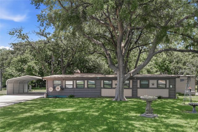 641 S Lamar Street, De Leon, TX 76444