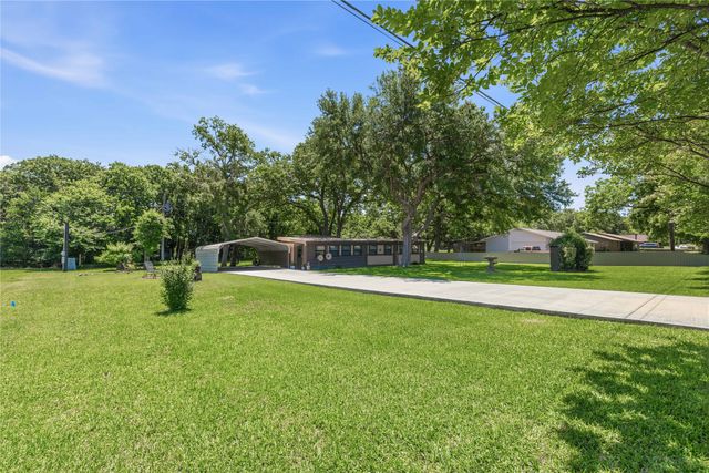 641 S Lamar Street, De Leon, TX 76444