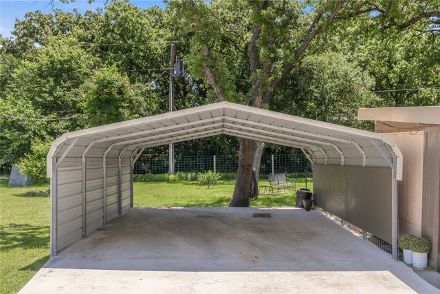 641 S Lamar Street, De Leon, TX 76444