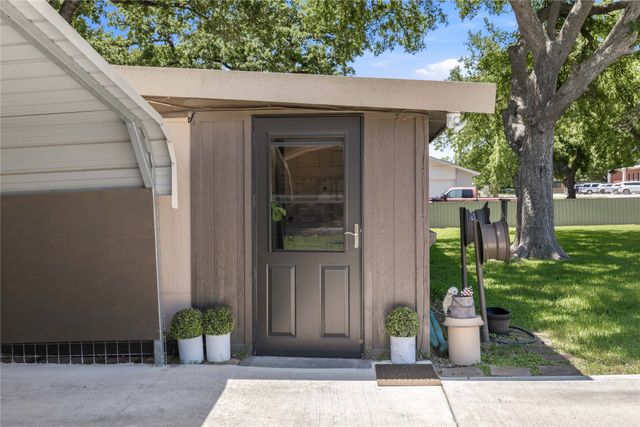 641 S Lamar Street, De Leon, TX 76444