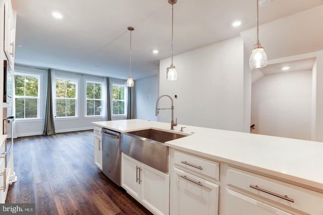 13036 HATTONTOWN SQ, Herndon, VA 20171