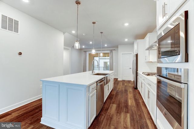 13036 HATTONTOWN SQ, Herndon, VA 20171