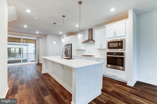 13036 HATTONTOWN SQ, Herndon, VA 20171