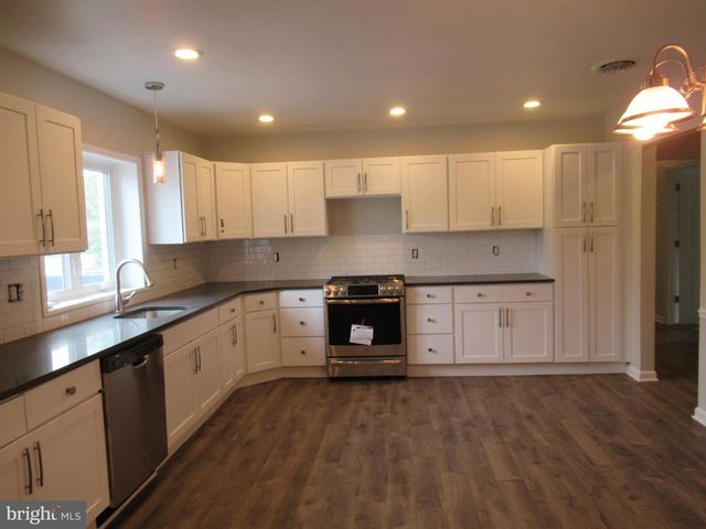 196 ROUTE 130, Hamilton, NJ 08620