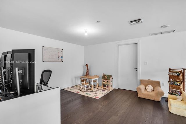 200 Biscayne Boulevard Way 506, Miami, FL 33131