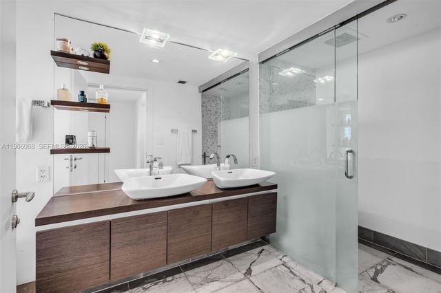 200 Biscayne Boulevard Way 506, Miami, FL 33131