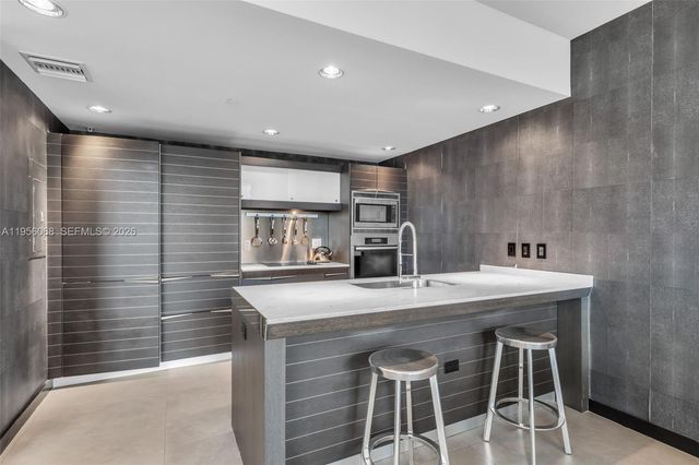 200 Biscayne Boulevard Way 506, Miami, FL 33131