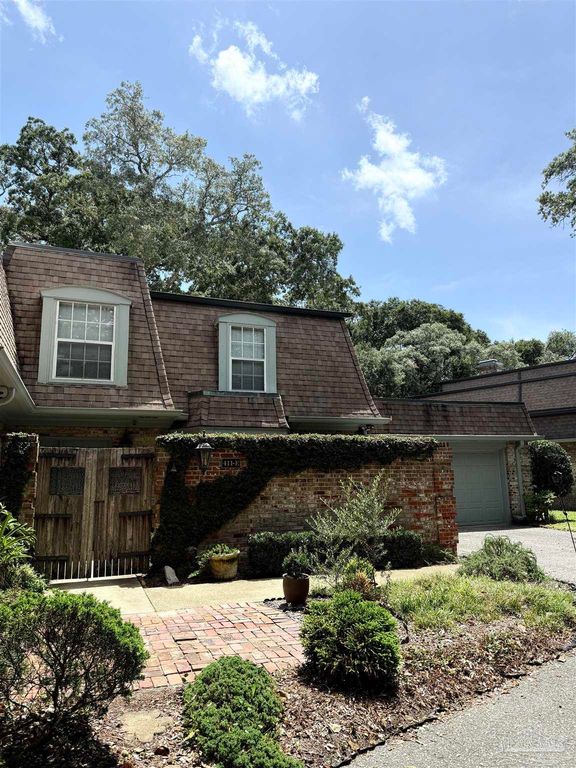 411 Bayshore Dr E, Pensacola, FL 32507